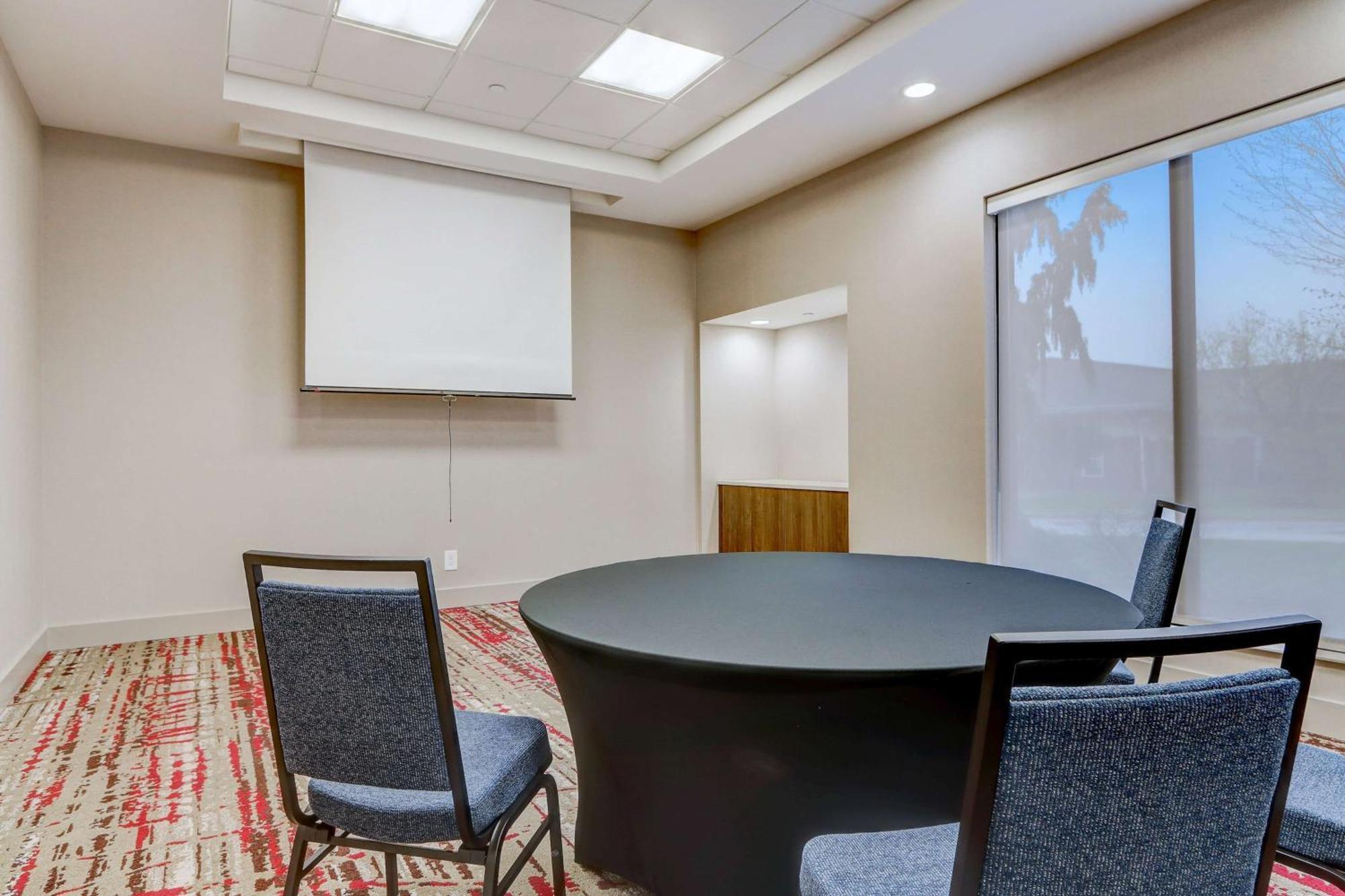Hilton Garden Inn Indianapolis Northwest Экстерьер фото